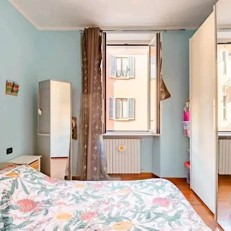 A Quiet And Loving Gem In The Center Of Apartment *